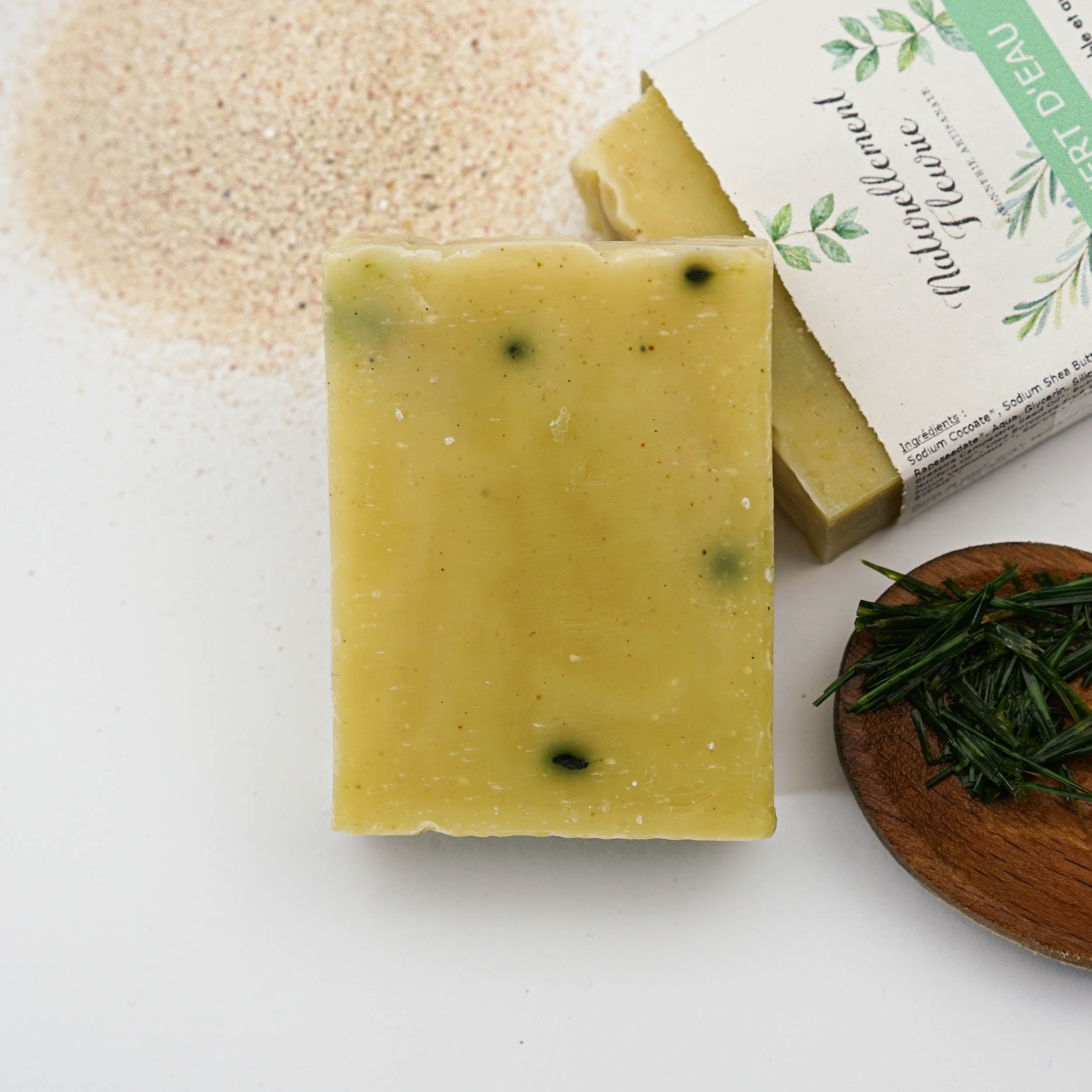Savon solide exfoliant <span>Vert d’Eau</span> saponifié à froid